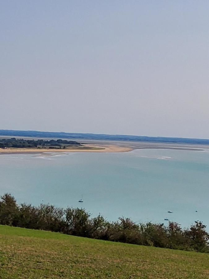 Chez Jollyjune Ferme Equestre des Courlis, à moins d'une heure du Mont Saint-Michel Champeaux Esterno foto