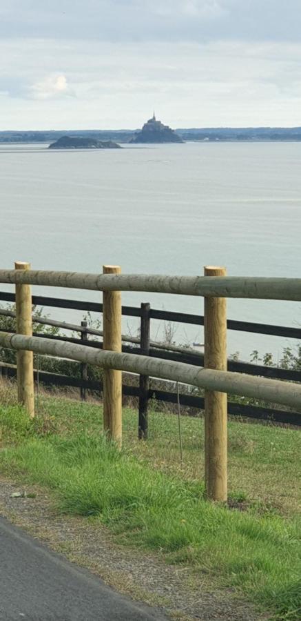 Chez Jollyjune Ferme Equestre des Courlis, à moins d'une heure du Mont Saint-Michel Champeaux Esterno foto