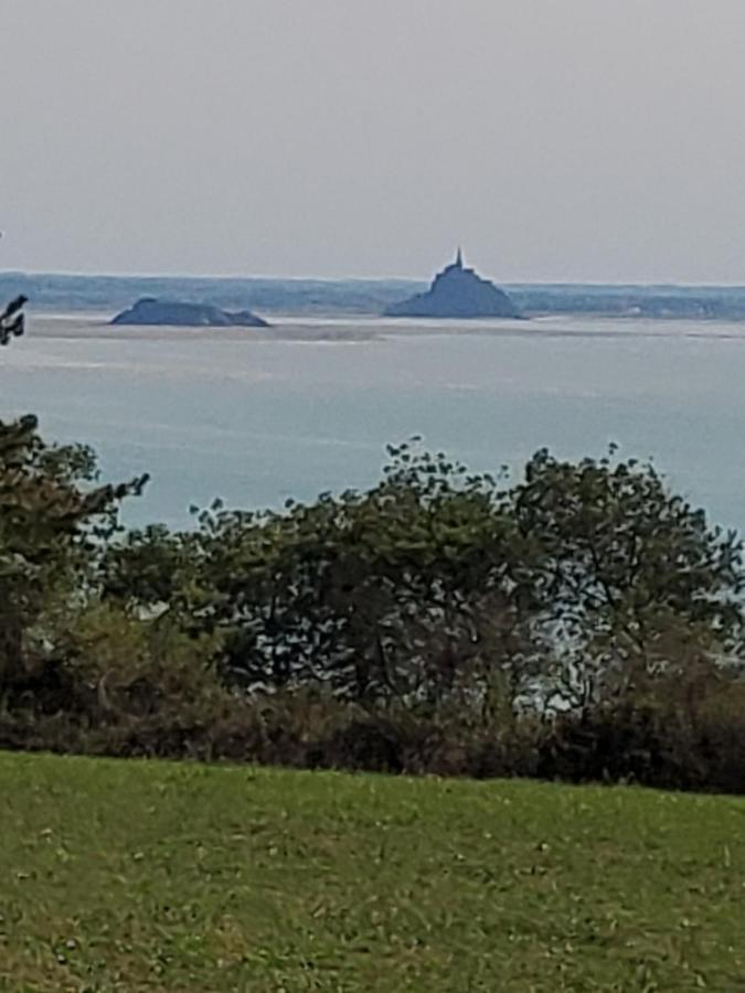 Chez Jollyjune Ferme Equestre des Courlis, à moins d'une heure du Mont Saint-Michel Champeaux Esterno foto